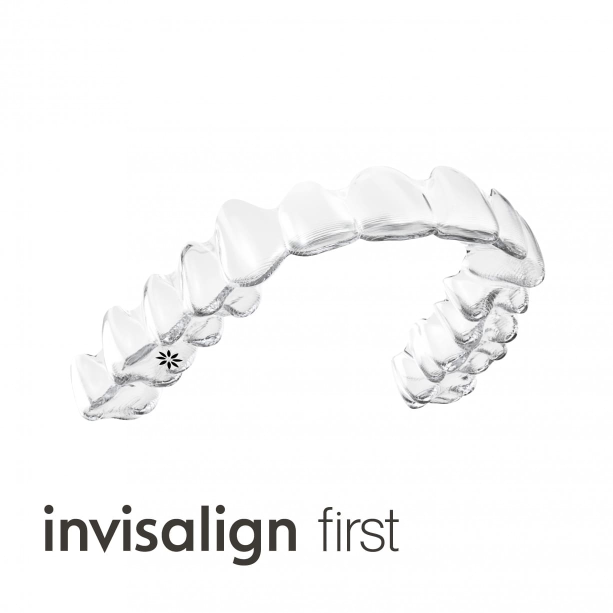 透明のマウスピースとその左下に「invisalign first」と書かれた写真